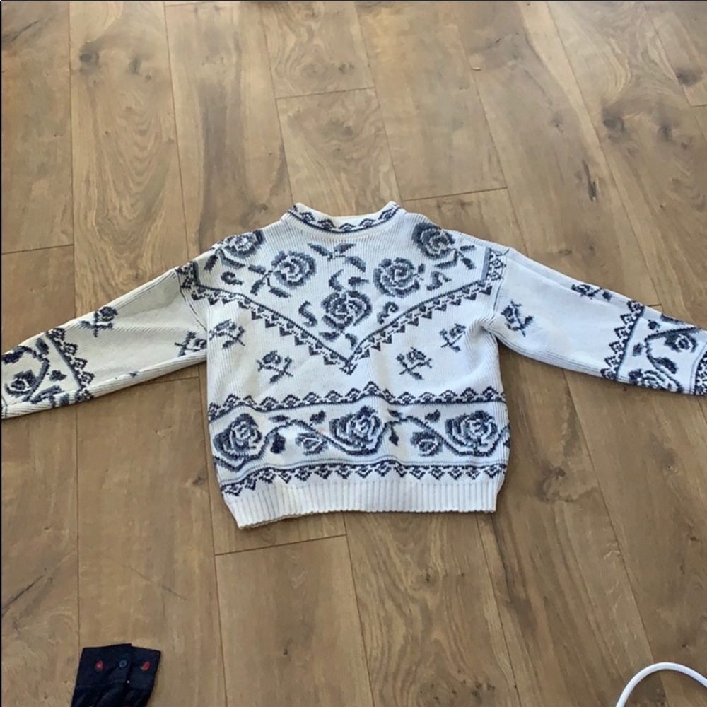 Adorable vintage mock neck rose sweater